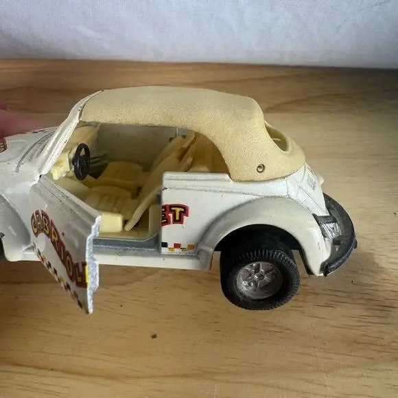 Volkswagen Beetle Cabriolet Germany Classic Car Model Diecast 1:34-1:39 Scale - Picture 5 of 7